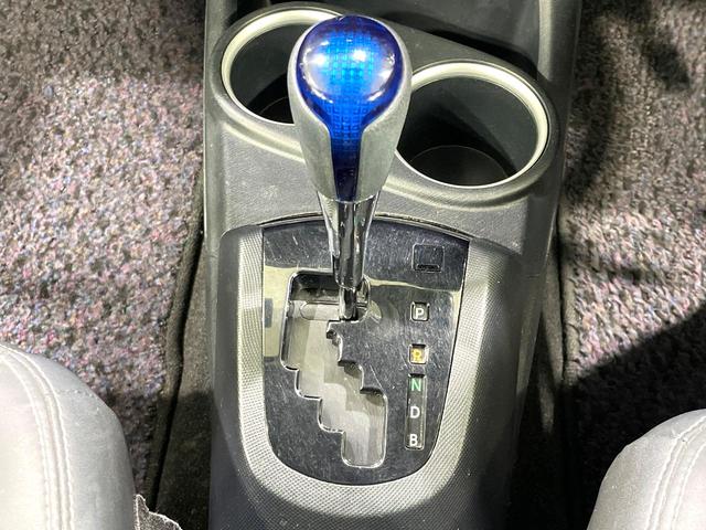 アクア クロスオーバー　純正ナビ　バックカメラ　禁煙車　セーフティセンス　車線逸脱警報　オートマチックハイビーム　クルーズコントロール　ハーフレザー　ドラレコ　フルセグ　Ｂｌｕｅｔｏｏｔｈ再生　ＥＴＣ　純正１６インチアルミ（24枚目）