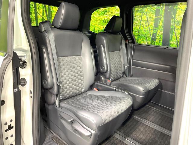 ヴォクシー ハイブリッドＳ－Ｚ　禁煙車　両側電動ドア　純正１０型ナビ　１３．２型後席モニター　セーフティセンス　レーダークルーズ　ハーフレザーシート　コーナーセンサー　スマートキー　ＬＥＤヘッド　ＥＴＣ２．０　純正１７インチアルミ（9枚目）