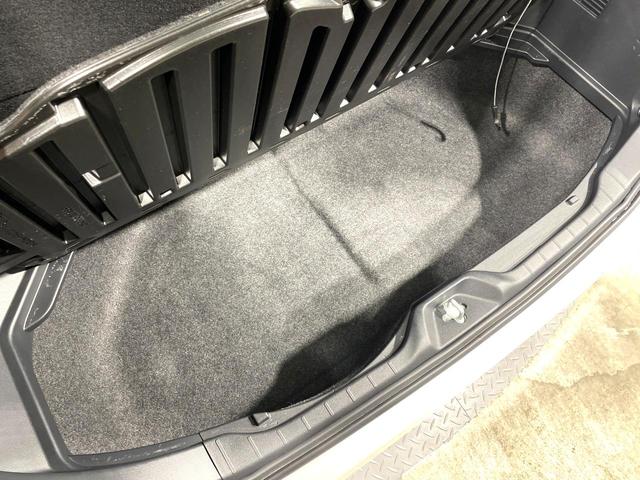 ヴォクシー ハイブリッドＳ－Ｚ　禁煙車　両側電動ドア　純正１０型ナビ　１３．２型後席モニター　セーフティセンス　レーダークルーズ　ハーフレザーシート　コーナーセンサー　スマートキー　ＬＥＤヘッド　ＥＴＣ２．０　純正１７インチアルミ（31枚目）