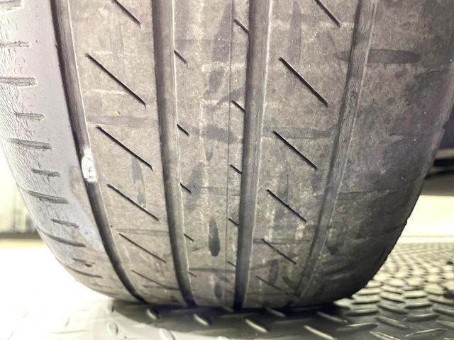 ヴォクシー ハイブリッドＳ－Ｚ　禁煙車　両側電動ドア　純正１０型ナビ　１３．２型後席モニター　セーフティセンス　レーダークルーズ　ハーフレザーシート　コーナーセンサー　スマートキー　ＬＥＤヘッド　ＥＴＣ２．０　純正１７インチアルミ（63枚目）