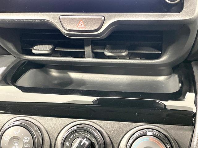 ヤリスクロス Ｘ　禁煙車　純正８型ディスプレイオーディオ　バックカメラ　セーフティセンス　レーダークルーズ　コーナーセンサー　スマートキー　レーンキープ　オートマチックハイビーム　ＥＴＣ　Ｂｌｕｅｔｏｏｔｈ　フルセグ（30枚目）