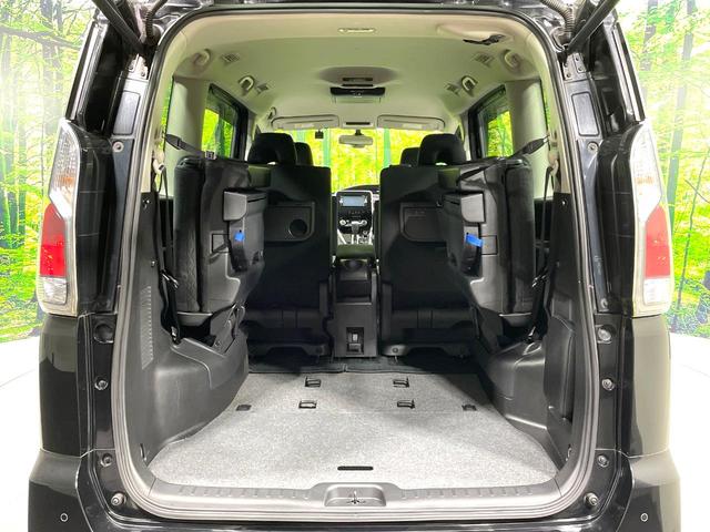 セレナ ライダー　プロパイロットエディション　禁煙車　フリップダウンモニター　ハンズフリー両側パワースライドドア　プロパイロット　純正ナビ　バックカメラ　ＬＥＤヘッド／ＬＥＤフォグライト　１６インチＡＷ　スマートキー　Ｂｌｕｅｔｏｏｔｈ　フルセグ（10枚目）