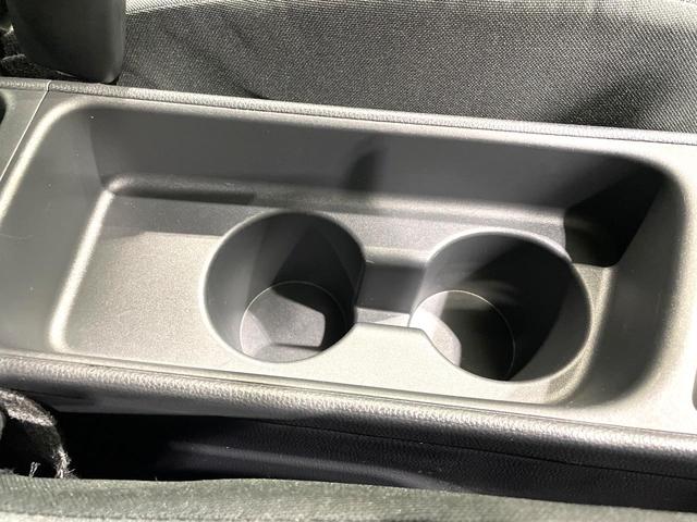 ヤリスクロス Ｘ　禁煙車　純正８型ディスプレイオーディオ　バックカメラ　セーフティセンス　レーダークルーズ　スマートキー　レーンキープ　オートマチックハイビーム　オートライト　Ｂｌｕｅｔｏｏｔｈ接続　フルセグＴＶ（37枚目）