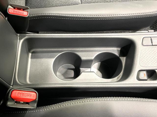 ヤリスクロス Ｚ　禁煙車　純正８型ディスプレイオーディオ　全周囲カメラ　セーフティセンス　レーダークルーズ　２トーンカラー　ハーフレザーシート　シートヒーター　ＬＥＤヘッドライト　ブラインドスポットモニター　ＥＴＣ（38枚目）