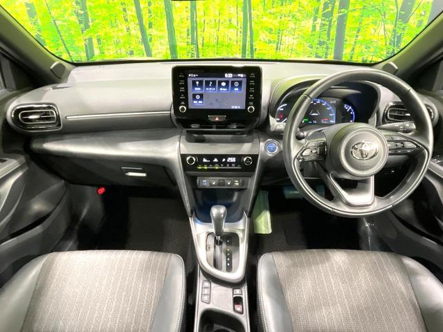 ヤリスクロス ハイブリッドＺ　禁煙車　純正８型ナビ付ディスプレイオーディオ　全周囲カメラ　セーフティセンス　レーダークルーズ　パワーリアゲート　シートヒーター　パワーシート　ハーフレザーシート　ＬＥＤヘッド　ステアリングヒーター（2枚目）