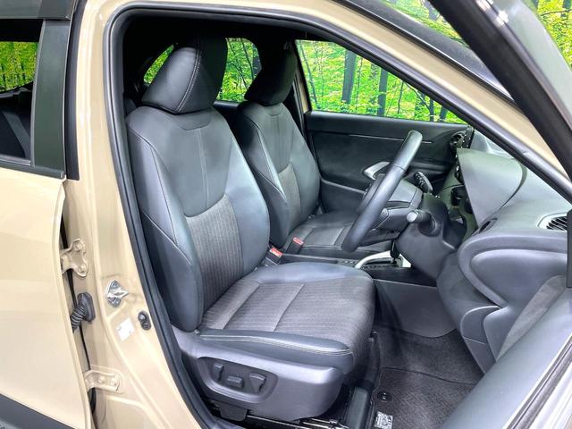 ヤリスクロス ハイブリッドＺ　禁煙車　純正８型ナビ付ディスプレイオーディオ　全周囲カメラ　セーフティセンス　レーダークルーズ　パワーリアゲート　シートヒーター　パワーシート　ハーフレザーシート　ＬＥＤヘッド　ステアリングヒーター（8枚目）