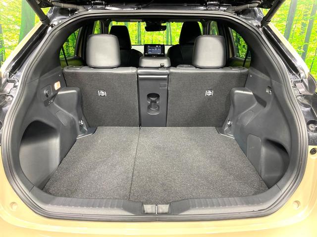 ヤリスクロス ハイブリッドＺ　禁煙車　純正８型ナビ付ディスプレイオーディオ　全周囲カメラ　セーフティセンス　レーダークルーズ　パワーリアゲート　シートヒーター　パワーシート　ハーフレザーシート　ＬＥＤヘッド　ステアリングヒーター（10枚目）
