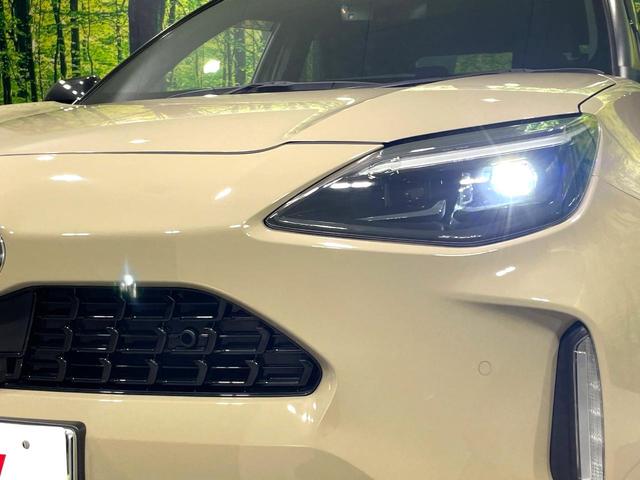 ヤリスクロス ハイブリッドＺ　禁煙車　純正８型ナビ付ディスプレイオーディオ　全周囲カメラ　セーフティセンス　レーダークルーズ　パワーリアゲート　シートヒーター　パワーシート　ハーフレザーシート　ＬＥＤヘッド　ステアリングヒーター（12枚目）