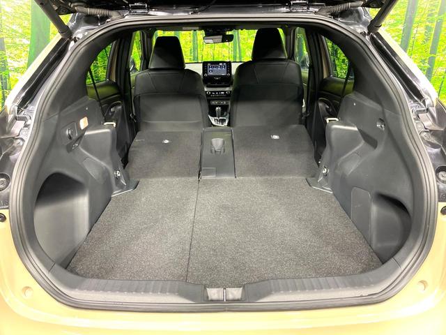 ヤリスクロス ハイブリッドＺ　禁煙車　純正８型ナビ付ディスプレイオーディオ　全周囲カメラ　セーフティセンス　レーダークルーズ　パワーリアゲート　シートヒーター　パワーシート　ハーフレザーシート　ＬＥＤヘッド　ステアリングヒーター（26枚目）