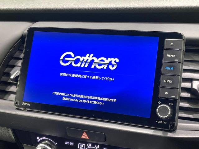 フィット ｅ：ＨＥＶホーム　禁煙車　純正９インチナビ　ホンダセンシング　アダプティブクルーズ　ＥＴＣ　Ｂｌｕｅｔｏｏｔｈ接続　ドラレコ　スマートキー　ハーフレザーシート　ＬＥＤヘッド　コーナーセンサー　オートライト（3枚目）