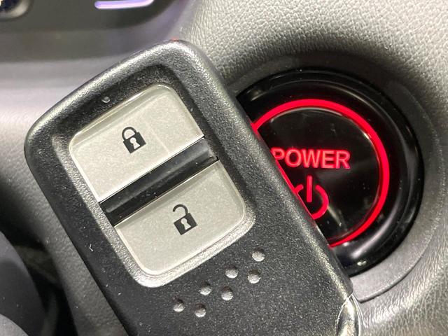 フィット ｅ：ＨＥＶホーム　禁煙車　純正９インチナビ　ホンダセンシング　アダプティブクルーズ　ＥＴＣ　Ｂｌｕｅｔｏｏｔｈ接続　ドラレコ　スマートキー　ハーフレザーシート　ＬＥＤヘッド　コーナーセンサー　オートライト（7枚目）