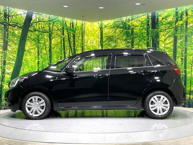 フィット ｅ：ＨＥＶホーム　禁煙車　純正９インチナビ　ホンダセンシング　アダプティブクルーズ　ＥＴＣ　Ｂｌｕｅｔｏｏｔｈ接続　ドラレコ　スマートキー　ハーフレザーシート　ＬＥＤヘッド　コーナーセンサー　オートライト（25枚目）