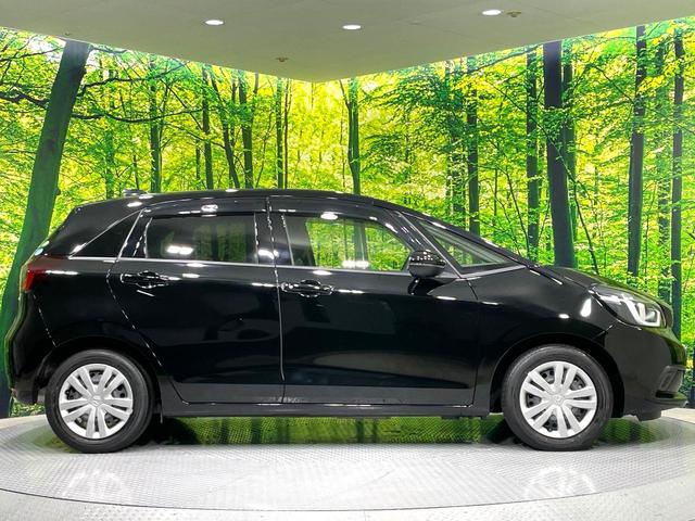 フィット ｅ：ＨＥＶホーム　禁煙車　純正９インチナビ　ホンダセンシング　アダプティブクルーズ　ＥＴＣ　Ｂｌｕｅｔｏｏｔｈ接続　ドラレコ　スマートキー　ハーフレザーシート　ＬＥＤヘッド　コーナーセンサー　オートライト（26枚目）