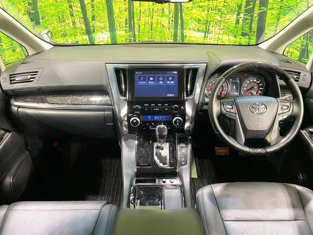アルファード ２．５Ｓ　Ｃパッケージ　禁煙車　後期　ツインムーンルーフ　フリップダウンモニター　両側電動スライドドア　純正９型ディスプレイオーディオ　バックカメラ　セーフティセンス　レーダークルーズ　３眼ＬＥＤヘッド　シートエアコン（2枚目）