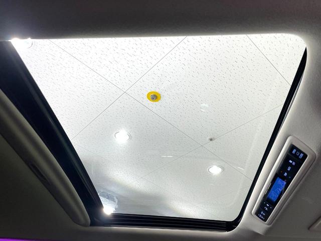 アルファード ２．５Ｓ　Ｃパッケージ　禁煙車　後期　ツインムーンルーフ　フリップダウンモニター　両側電動スライドドア　純正９型ディスプレイオーディオ　バックカメラ　セーフティセンス　レーダークルーズ　３眼ＬＥＤヘッド　シートエアコン（3枚目）