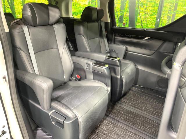 アルファード ２．５Ｓ　Ｃパッケージ　禁煙車　後期　ツインムーンルーフ　フリップダウンモニター　両側電動スライドドア　純正９型ディスプレイオーディオ　バックカメラ　セーフティセンス　レーダークルーズ　３眼ＬＥＤヘッド　シートエアコン（9枚目）