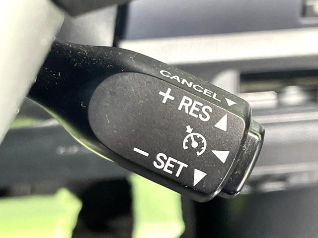 ヴォクシー ハイブリッドＶ　禁煙車　ナビ　両側電動ドア　後席モニター　バックカメラ　ドラレコ　スマートキー　ＬＥＤヘッド　ＥＴＣ　純正１６インチアルミ　オートエアコン　リアエアコン　Ｂｌｕｅｔｏｏｔｈ　ＣＤ　ＤＶＤ再生　地デジ（8枚目）