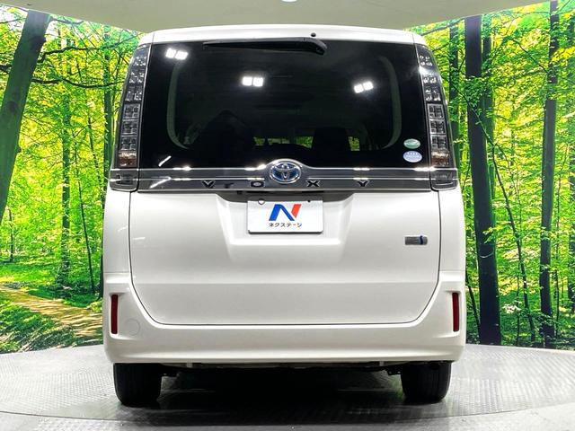 ヴォクシー ハイブリッドＶ　禁煙車　ナビ　両側電動ドア　後席モニター　バックカメラ　ドラレコ　スマートキー　ＬＥＤヘッド　ＥＴＣ　純正１６インチアルミ　オートエアコン　リアエアコン　Ｂｌｕｅｔｏｏｔｈ　ＣＤ　ＤＶＤ再生　地デジ（16枚目）