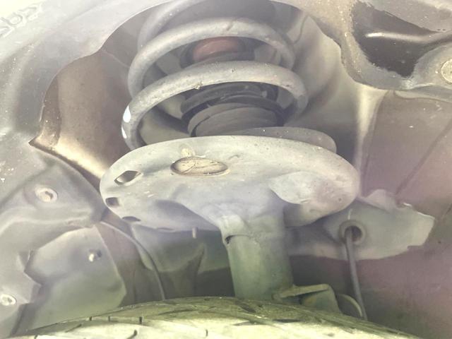 ヴォクシー ハイブリッドＶ　禁煙車　ナビ　両側電動ドア　後席モニター　バックカメラ　ドラレコ　スマートキー　ＬＥＤヘッド　ＥＴＣ　純正１６インチアルミ　オートエアコン　リアエアコン　Ｂｌｕｅｔｏｏｔｈ　ＣＤ　ＤＶＤ再生　地デジ（20枚目）