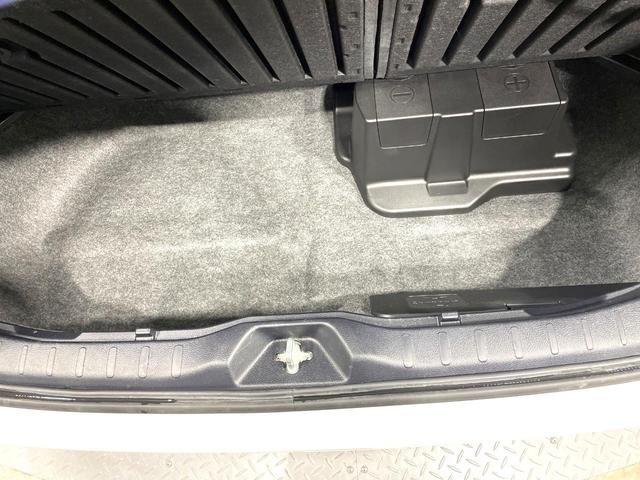 ヴォクシー ハイブリッドＶ　禁煙車　ナビ　両側電動ドア　後席モニター　バックカメラ　ドラレコ　スマートキー　ＬＥＤヘッド　ＥＴＣ　純正１６インチアルミ　オートエアコン　リアエアコン　Ｂｌｕｅｔｏｏｔｈ　ＣＤ　ＤＶＤ再生　地デジ（34枚目）