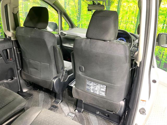 ヴォクシー ハイブリッドＶ　禁煙車　ナビ　両側電動ドア　後席モニター　バックカメラ　ドラレコ　スマートキー　ＬＥＤヘッド　ＥＴＣ　純正１６インチアルミ　オートエアコン　リアエアコン　Ｂｌｕｅｔｏｏｔｈ　ＣＤ　ＤＶＤ再生　地デジ（35枚目）