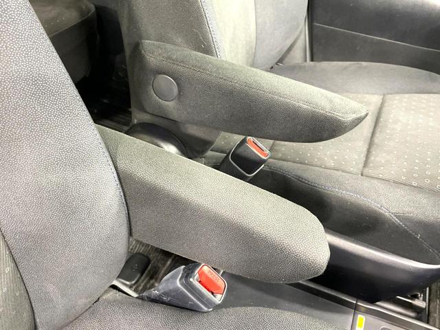 ヴォクシー ハイブリッドＶ　禁煙車　ナビ　両側電動ドア　後席モニター　バックカメラ　ドラレコ　スマートキー　ＬＥＤヘッド　ＥＴＣ　純正１６インチアルミ　オートエアコン　リアエアコン　Ｂｌｕｅｔｏｏｔｈ　ＣＤ　ＤＶＤ再生　地デジ（40枚目）