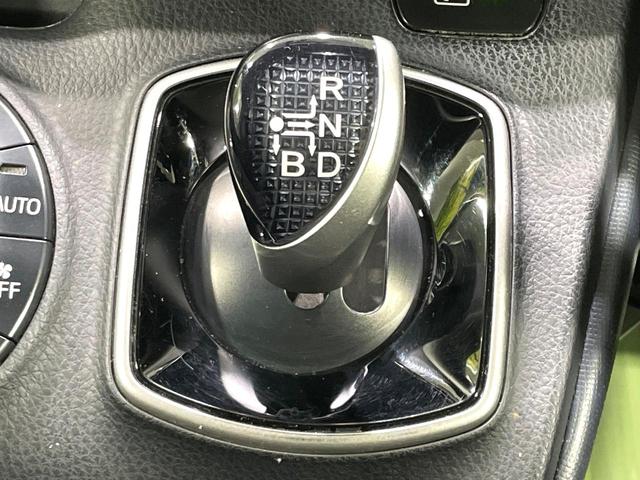 ヴォクシー ハイブリッドＶ　禁煙車　ナビ　両側電動ドア　後席モニター　バックカメラ　ドラレコ　スマートキー　ＬＥＤヘッド　ＥＴＣ　純正１６インチアルミ　オートエアコン　リアエアコン　Ｂｌｕｅｔｏｏｔｈ　ＣＤ　ＤＶＤ再生　地デジ（48枚目）