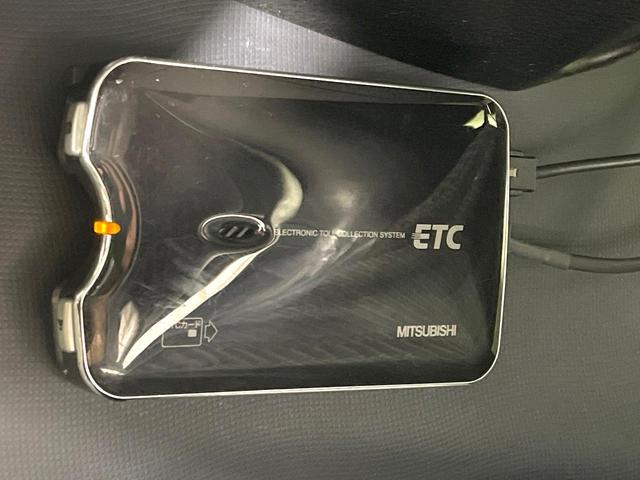 ヴォクシー ハイブリッドＶ　禁煙車　ナビ　両側電動ドア　後席モニター　バックカメラ　ドラレコ　スマートキー　ＬＥＤヘッド　ＥＴＣ　純正１６インチアルミ　オートエアコン　リアエアコン　Ｂｌｕｅｔｏｏｔｈ　ＣＤ　ＤＶＤ再生　地デジ（52枚目）