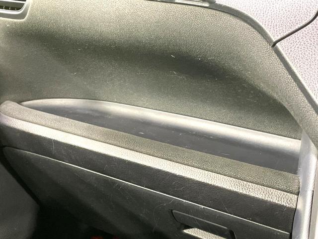 ヴォクシー ハイブリッドＶ　禁煙車　ナビ　両側電動ドア　後席モニター　バックカメラ　ドラレコ　スマートキー　ＬＥＤヘッド　ＥＴＣ　純正１６インチアルミ　オートエアコン　リアエアコン　Ｂｌｕｅｔｏｏｔｈ　ＣＤ　ＤＶＤ再生　地デジ（57枚目）