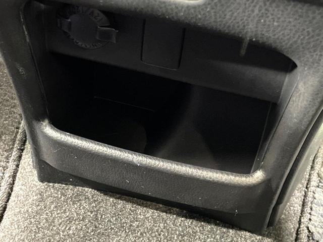 ヴォクシー ハイブリッドＶ　禁煙車　ナビ　両側電動ドア　後席モニター　バックカメラ　ドラレコ　スマートキー　ＬＥＤヘッド　ＥＴＣ　純正１６インチアルミ　オートエアコン　リアエアコン　Ｂｌｕｅｔｏｏｔｈ　ＣＤ　ＤＶＤ再生　地デジ（60枚目）