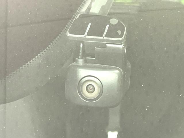 ノート Ｘ　禁煙車　純正９型ナビ　バックカメラ　衝突被害軽減システム　ドラレコ　ＥＴＣ　Ｂｌｕｅｔｏｏｔｈ接続　コーナーセンサー　ＬＥＤヘッド　ハイビームアシス　スマートキー　オートライト／エアコン（6枚目）