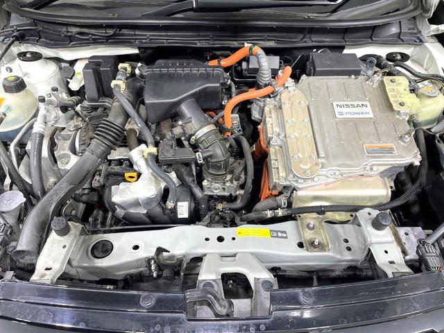 キックス Ｘ　ツートーンインテリアエディション　純正９型ナビ　全周囲カメラ　禁煙車　衝突軽減装置　プロパイロット　デジタルインナーミラー　ＬＥＤヘッド／フォグ　ドラレコ　フルセグ　Ｂｌｕｅｔｏｏｔｈ再生　ＥＴＣ　シート／ハンドルヒーター（18枚目）