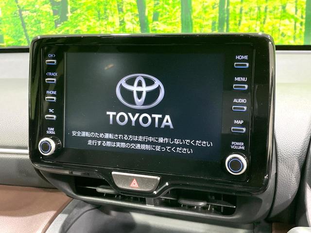ヤリスクロス ハイブリッドＺ　禁煙車　純正８型ナビ　バックカメラ　１００Ｖ電源　衝突軽減装置　レーダークルーズ　ＬＥＤヘッド　シートヒーター　パワーシート　クリアランスソナー　ドラレコ　ＥＴＣ　Ｂｌｕｅｔｏｏｔｈ再生（3枚目）