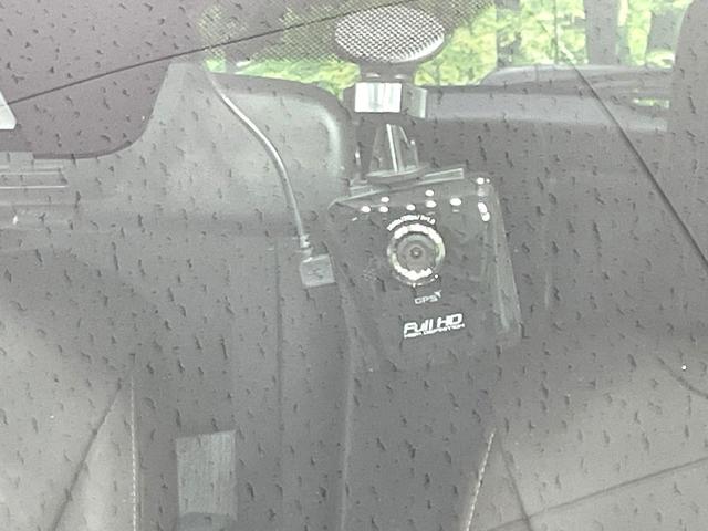 ヤリスクロス ハイブリッドＺ　禁煙車　純正８型ナビ　バックカメラ　１００Ｖ電源　衝突軽減装置　レーダークルーズ　ＬＥＤヘッド　シートヒーター　パワーシート　クリアランスソナー　ドラレコ　ＥＴＣ　Ｂｌｕｅｔｏｏｔｈ再生（8枚目）