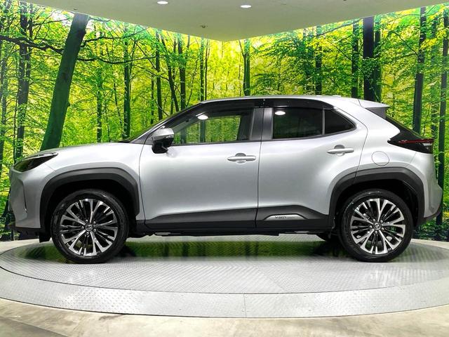 ヤリスクロス ハイブリッドＺ　禁煙車　純正８型ナビ　バックカメラ　１００Ｖ電源　衝突軽減装置　レーダークルーズ　ＬＥＤヘッド　シートヒーター　パワーシート　クリアランスソナー　ドラレコ　ＥＴＣ　Ｂｌｕｅｔｏｏｔｈ再生（24枚目）