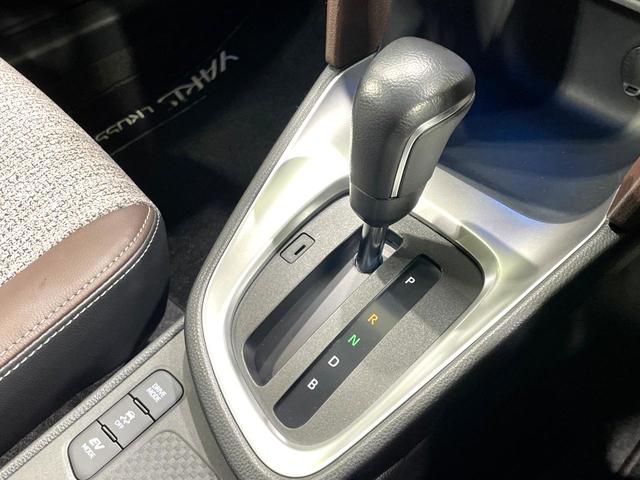 ヤリスクロス ハイブリッドＺ　禁煙車　純正８型ナビ　バックカメラ　１００Ｖ電源　衝突軽減装置　レーダークルーズ　ＬＥＤヘッド　シートヒーター　パワーシート　クリアランスソナー　ドラレコ　ＥＴＣ　Ｂｌｕｅｔｏｏｔｈ再生（42枚目）
