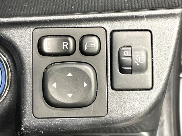 アクア S SDナビ バックカメラ 禁煙車 衝突軽減装置 車線逸脱警報 オートマチックハイビーム ドラレコ フルセグ Bluetooth再生 オートライト/エアコン スマートキー 電動格納ミラー シートリフター(33枚目)