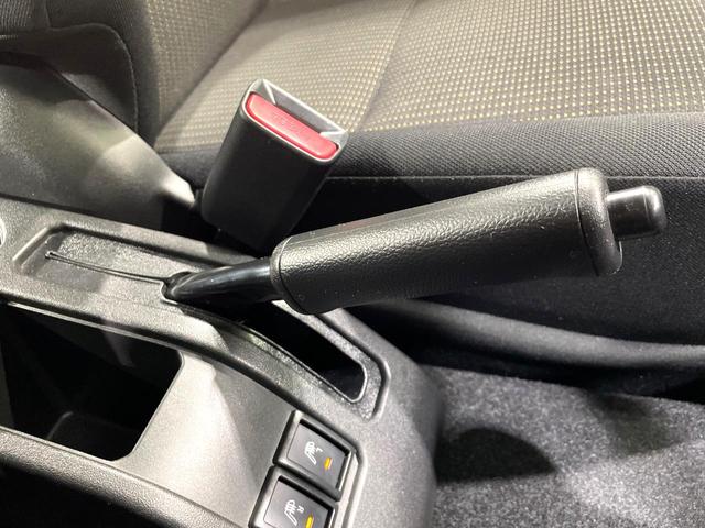 ジムニー XL 9型ディスプレイオーディオ 禁煙車 衝突軽減装置 踏み間違い防止装置 車線逸脱警報 4WD ターボ Bluetooth再生 オートライト/エアコン スマートキー アイドリングストップ 盗難防止システム(29枚目)