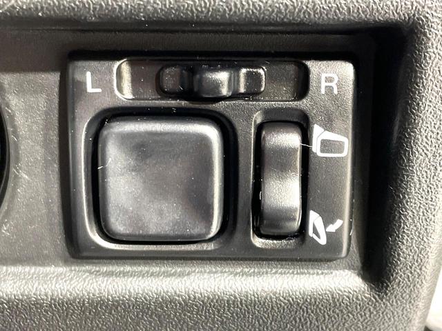 ジムニー XL 9型ディスプレイオーディオ 禁煙車 衝突軽減装置 踏み間違い防止装置 車線逸脱警報 4WD ターボ Bluetooth再生 オートライト/エアコン スマートキー アイドリングストップ 盗難防止システム(33枚目)