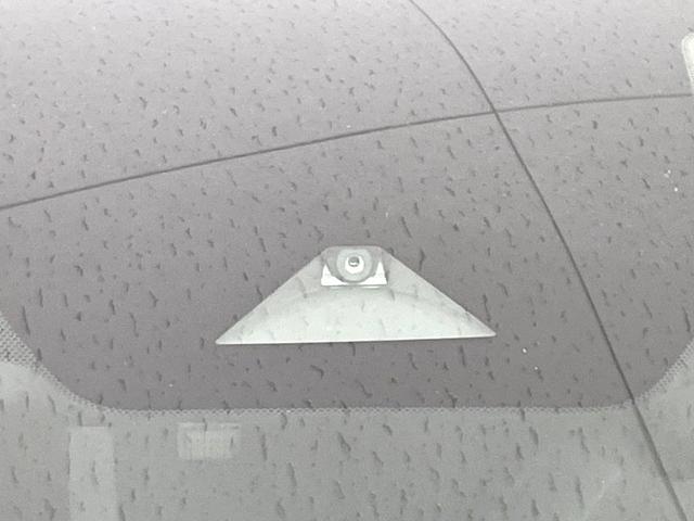 ノート Ｘ　禁煙車　ＳＤナビ　バックカメラ　衝突軽減装置　踏み案違い防止装置　Ｂｌｕｅｔｏｏｔｈ再生　ＥＴＣ　ＬＥＤヘッド　オートライト／エアコン　スマートキー　車線逸脱警報　オートマチックハイビーム（6枚目）