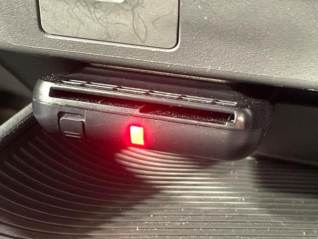 ノート Ｘ　禁煙車　衝突軽減装置　ナビ　バックカメラ　ＥＴＣ　Ｂｌｕｅｔｏｏｔｈ接続　ＬＥＤヘッド　コーナーセンサー　スマートキー　ステアリングスイッチ　オートエアコン　盗難防止装置　オートライト（5枚目）