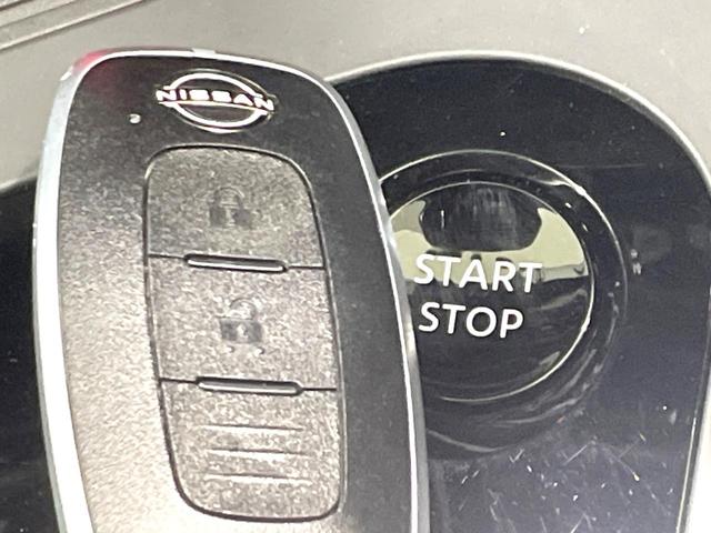 ノート Ｘ　禁煙車　衝突軽減装置　ナビ　バックカメラ　ＥＴＣ　Ｂｌｕｅｔｏｏｔｈ接続　ＬＥＤヘッド　コーナーセンサー　スマートキー　ステアリングスイッチ　オートエアコン　盗難防止装置　オートライト（6枚目）