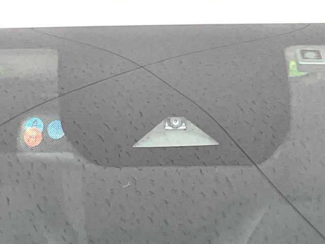 ノート Ｘ　禁煙車　衝突軽減装置　ナビ　バックカメラ　ＥＴＣ　Ｂｌｕｅｔｏｏｔｈ接続　ＬＥＤヘッド　コーナーセンサー　スマートキー　ステアリングスイッチ　オートエアコン　盗難防止装置　オートライト（7枚目）