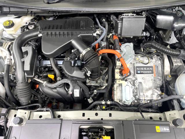 ノート Ｘ　禁煙車　衝突軽減装置　ナビ　バックカメラ　ＥＴＣ　Ｂｌｕｅｔｏｏｔｈ接続　ＬＥＤヘッド　コーナーセンサー　スマートキー　ステアリングスイッチ　オートエアコン　盗難防止装置　オートライト（18枚目）