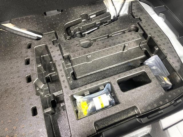 ノート Ｘ　禁煙車　衝突軽減装置　ナビ　バックカメラ　ＥＴＣ　Ｂｌｕｅｔｏｏｔｈ接続　ＬＥＤヘッド　コーナーセンサー　スマートキー　ステアリングスイッチ　オートエアコン　盗難防止装置　オートライト（41枚目）