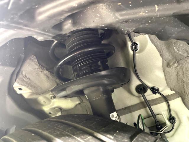 ヤリスクロス ハイブリッドＺ　アドベンチャー　純正８型ナビ　全周囲カメラ　禁煙車　セーフティセンス　レーダークルーズ　ブラインドスポットモニター　ハーフレザーシート　パワーシート　シート／ハンドルヒーター　ＬＥＤヘッド／フォグ　ドラレコ　ＥＴＣ（20枚目）