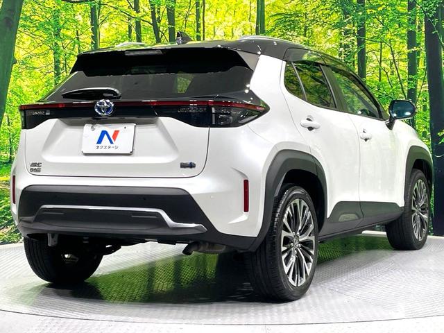 ヤリスクロス ハイブリッドＺ　アドベンチャー　純正８型ナビ　全周囲カメラ　禁煙車　セーフティセンス　レーダークルーズ　ブラインドスポットモニター　ハーフレザーシート　パワーシート　シート／ハンドルヒーター　ＬＥＤヘッド／フォグ　ドラレコ　ＥＴＣ（27枚目）