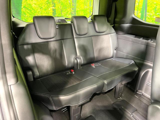 ステップワゴン ｅ：ＨＥＶスパーダ　登録済未使用車　両側電動ドア　ホンダセンシング　アダプティブクルーズ　ブラインドスポットモニター　シートヒーター　電動リアゲート　ＬＥＤヘッド／フォグ　ハーフレザー　クリアランスソナー　スマートキー（12枚目）