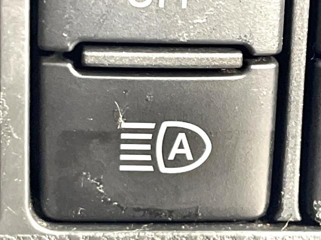 タント カスタムＸ　トップエディションＳＡＩＩＩ　ＳＤナビ　バックカメラ　禁煙車　パワースライドドア　スマートアシスト　踏み間違い防止装置　シートヒーター　ハーフレザー　ＬＥＤヘッド／フォグ　ドラレコ　フルセグ　Ｂｌｕｅｔｏｏｔｈ再生　スマートキー（8枚目）