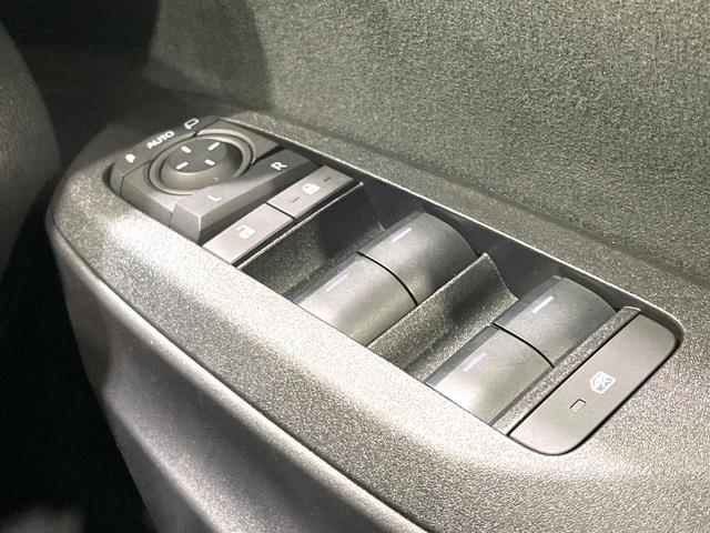 ヤリスクロス ハイブリッドＺ　禁煙車　純正８型ディスプレイオーディオ　全周囲カメラ　２トーンカラー　セーフティセンス　レーダークルーズ　ドラレコ　ＥＴＣ　ブラインドスポットモニター　ＬＥＤヘッド　パワーシート　シートヒーター（64枚目）